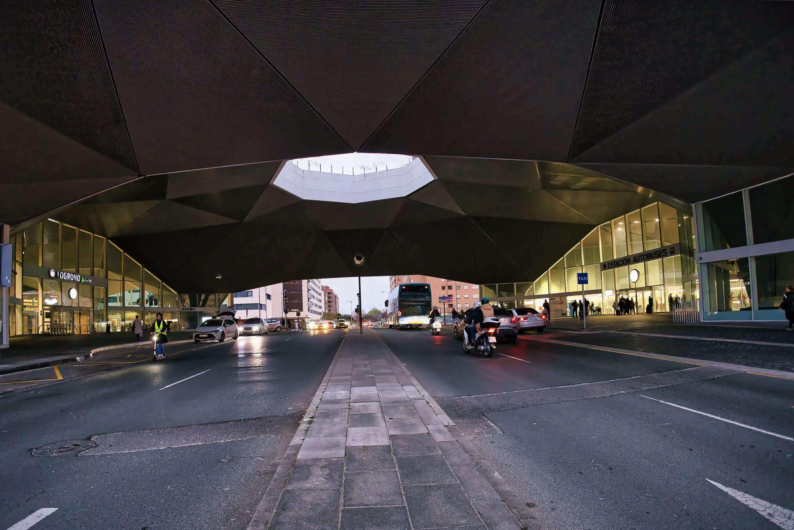 Foto de La Estación Intermodal de Trenes y Autobuses de Logroño: Tu punto de conexión para el transporte público% en Noticias Locales %
