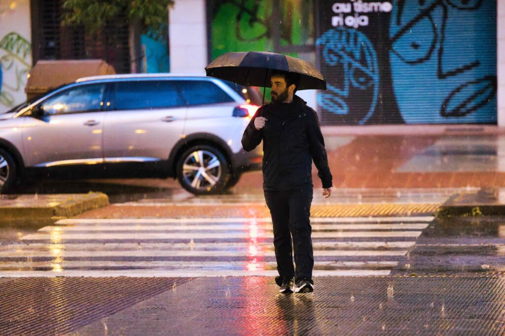 Foto de Logroño Bajo la   Lluvia: Capturas      Fotográficas   Recientes% en Noticias Locales %