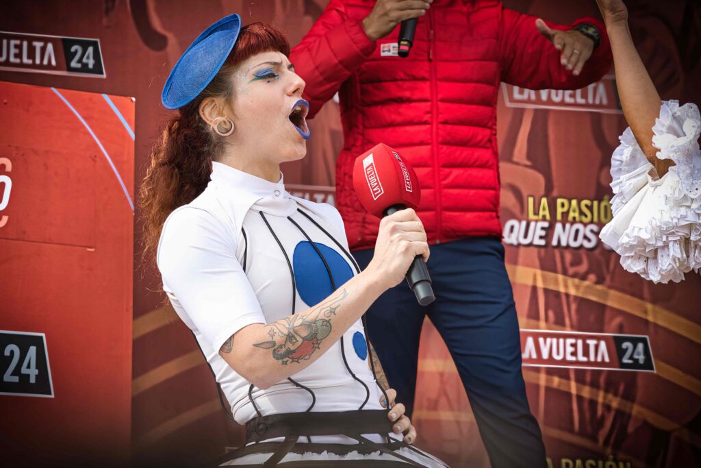 Foto de La Vuelta a España 2024: Fotografías Exclusivas de la Salida de la 19ª Etapa en Logroño% en Deportes %