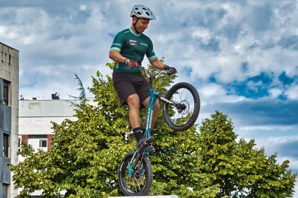 Foto de La Vuelta a España 2024: Fotografías Exclusivas de la Salida de la 19ª Etapa en Logroño% en Deportes %