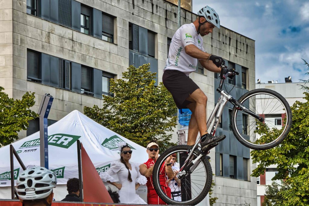 Foto de La Vuelta a España 2024: Fotografías Exclusivas de la Salida de la 19ª Etapa en Logroño% en Deportes %