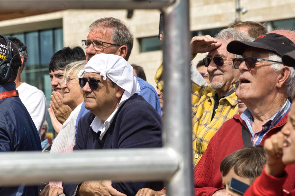 Foto de La Vuelta a España 2024: Fotografías Exclusivas de la Salida de la 19ª Etapa en Logroño% en Deportes %