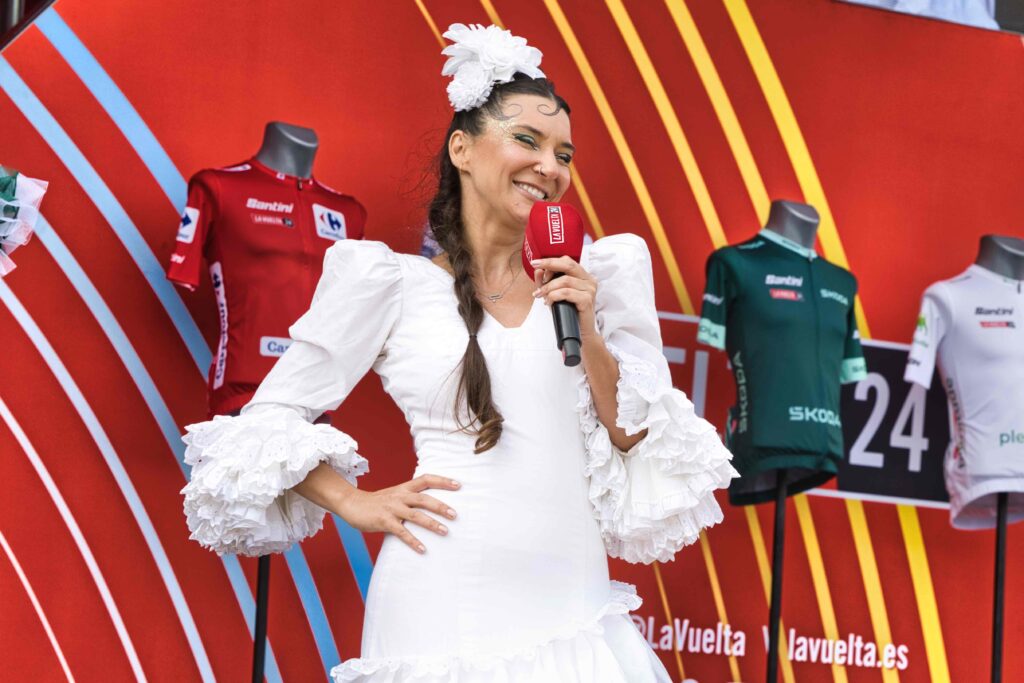 Foto de La Vuelta a España 2024: Fotografías Exclusivas de la Salida de la 19ª Etapa en Logroño% en Deportes %