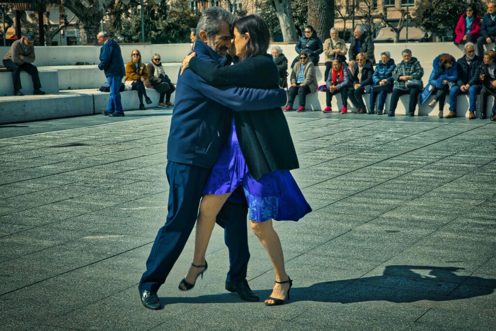 Foto de Descubriendo el Tango en Logroño: Crónica y Fotografías del Evento “Tango con Ñ” en el Parque Gallarza% en Eventos culturales %