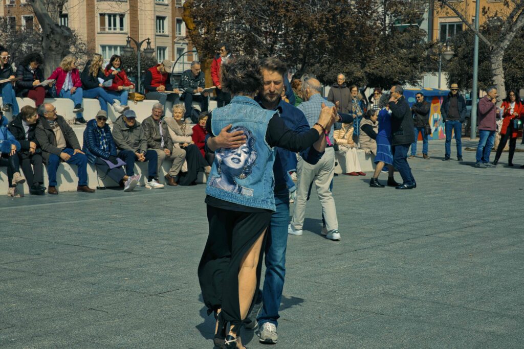 Foto de Descubriendo el Tango en Logroño: Crónica y Fotografías del Evento “Tango con Ñ” en el Parque Gallarza% en Eventos culturales %