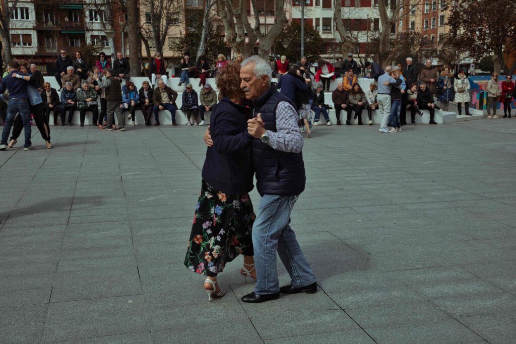 Foto de Descubriendo el Tango en Logroño: Crónica y Fotografías del Evento “Tango con Ñ” en el Parque Gallarza% en Eventos culturales %